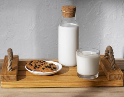 oat milk vs almond milk